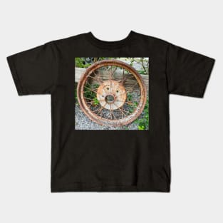 Old Rusted Wheel Country Vibe Kids T-Shirt